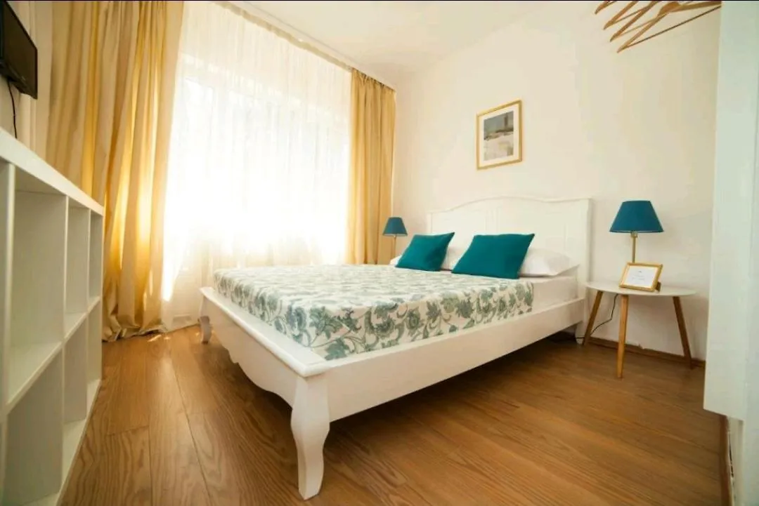 Meg Klaus Hotel Тирана 3*,